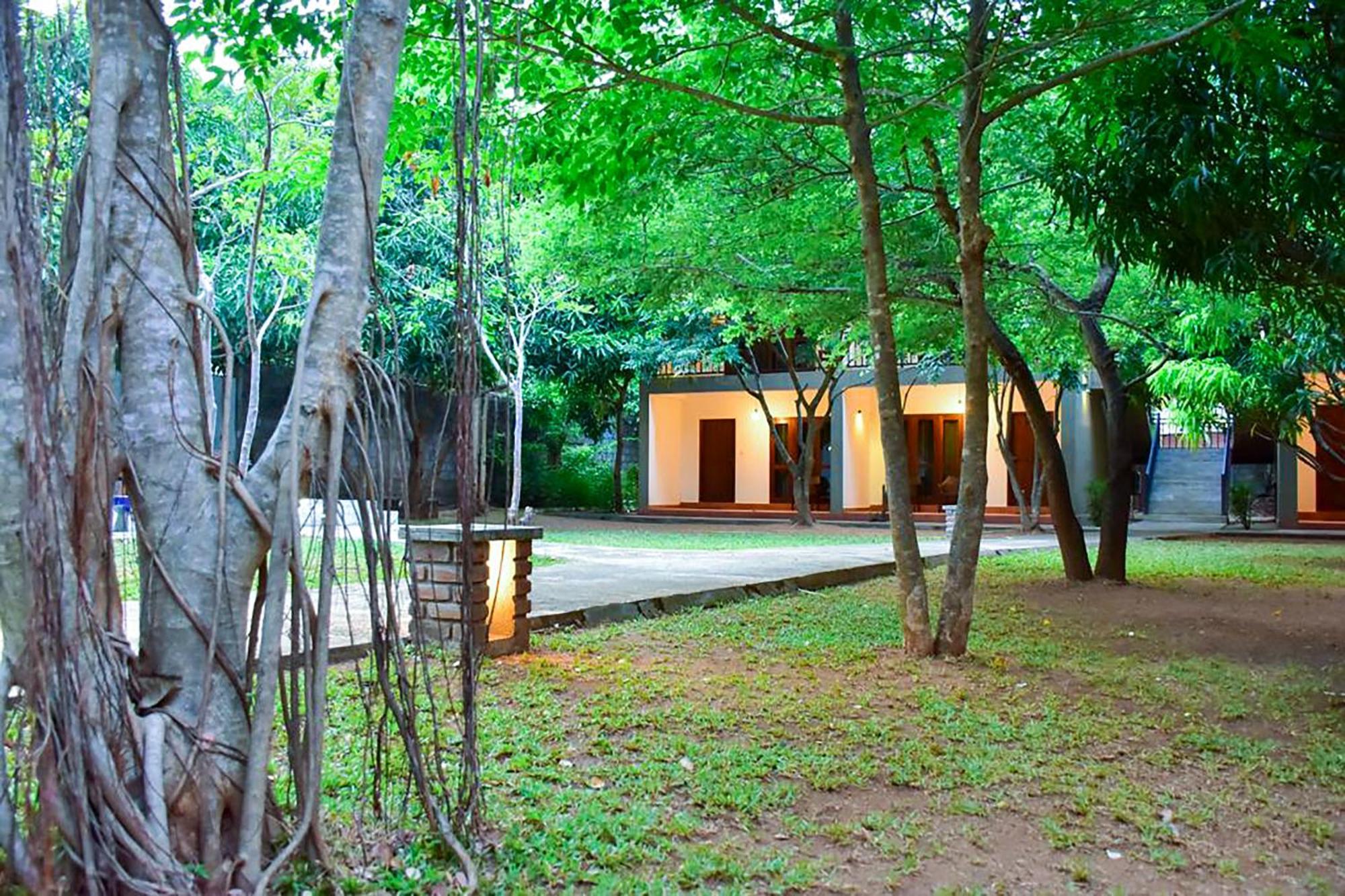 Tropicara Resort Сигирия Екстериор снимка