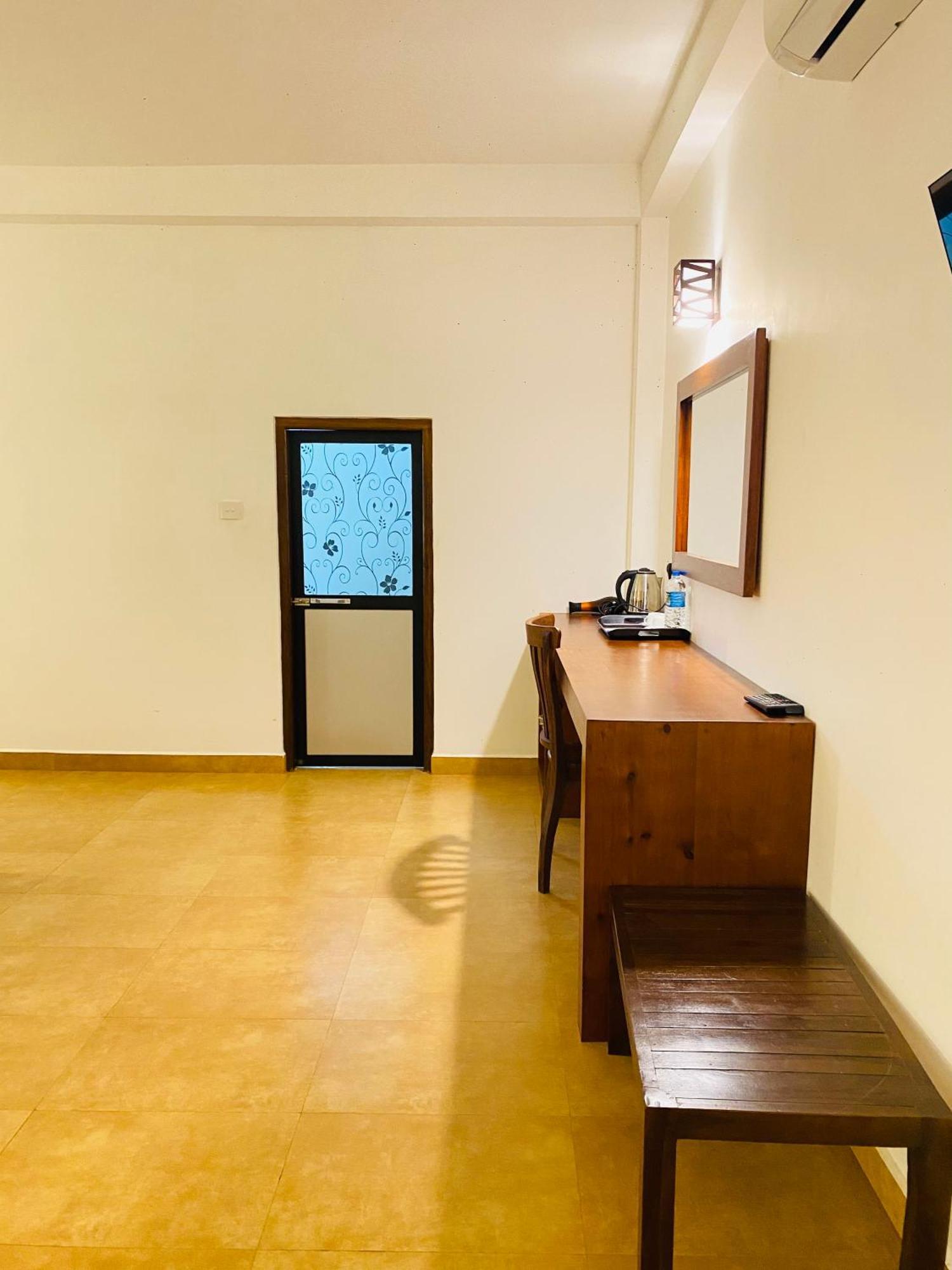 Tropicara Resort Сигирия Екстериор снимка
