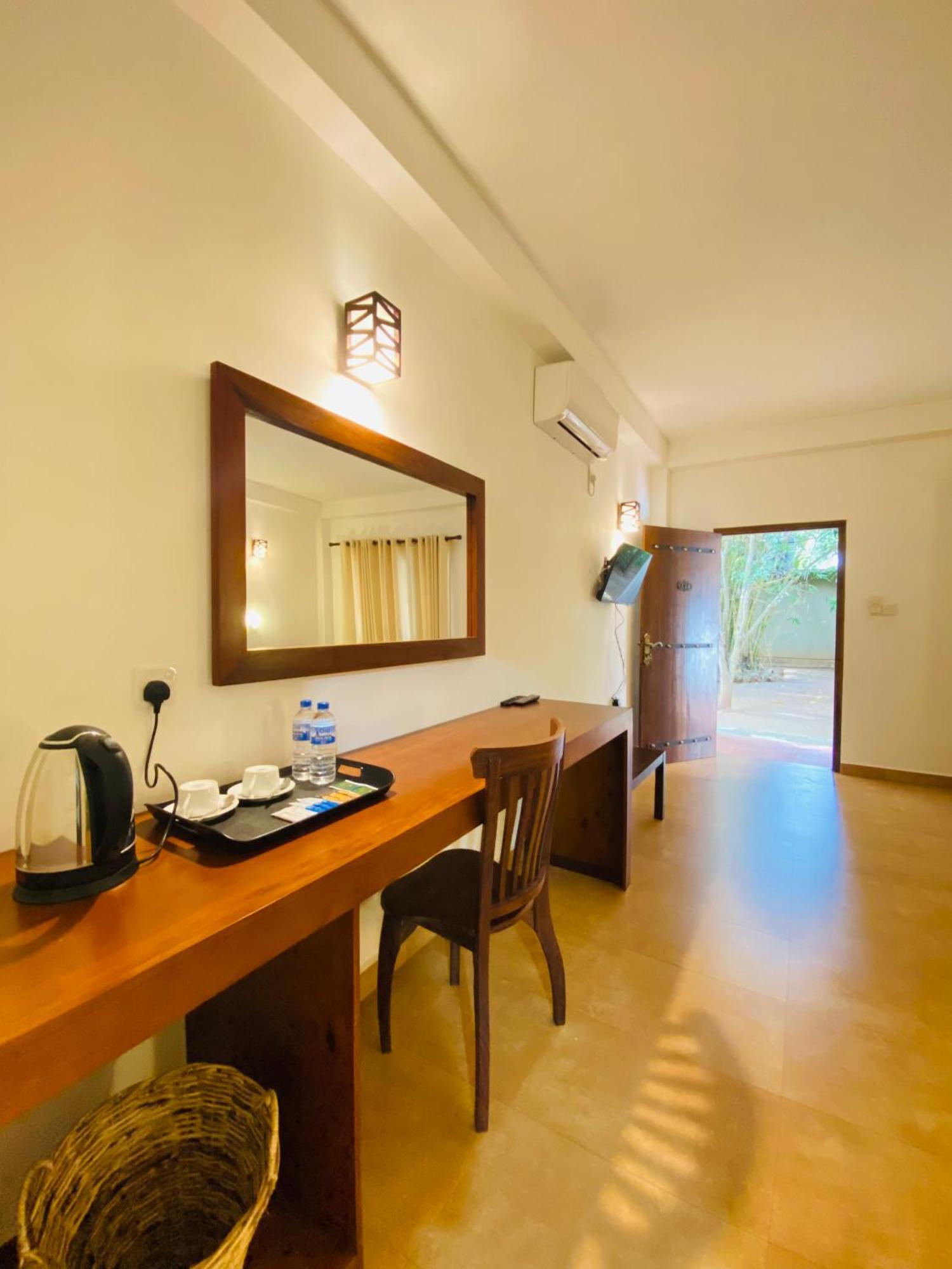 Tropicara Resort Сигирия Екстериор снимка